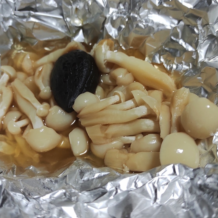 ぶなぴーと黒ニンニクのホイル焼き レシピ 作り方 By のんちっちだよ 楽天レシピ ぶなぴーと黒ニンニクのホイル焼き レシピ 作り方 By のんちっちだよ 楽天レシピ